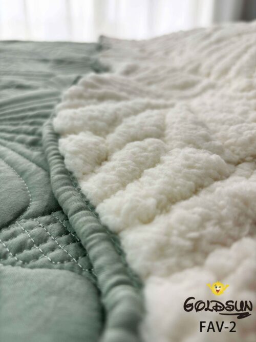 COBERTOR TELA CON CARNERO 3 PIEZAS BORDADO C. E. PREMIUM