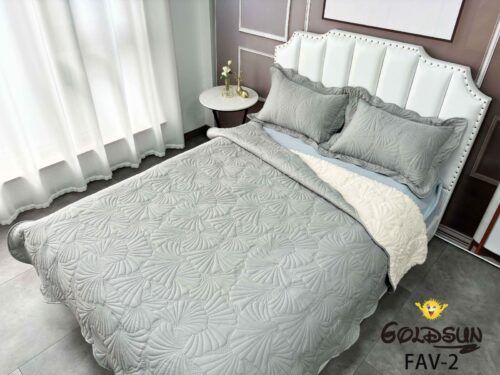 COBERTOR TELA CON CARNERO 3 PIEZAS BORDADO C. E. PREMIUM