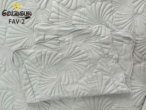 COBERTOR TELA CON CARNERO 3 PIEZAS BORDADO C. E. PREMIUM