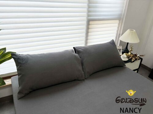 SET DE SÁBANAS 4 PIEZAS COLOR ENTERO MODELO MEDALLÓN