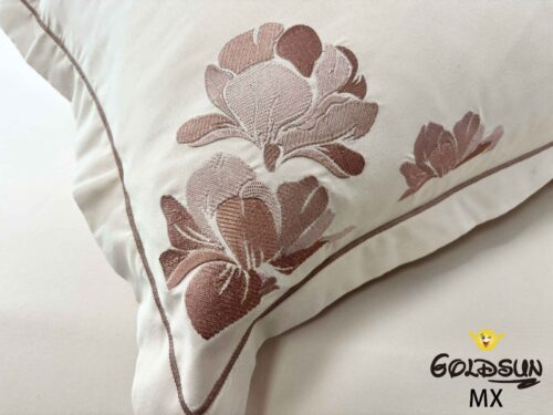 SET DE SÁBANAS 4 PIEZAS COLOR ENTERO BORDADAS